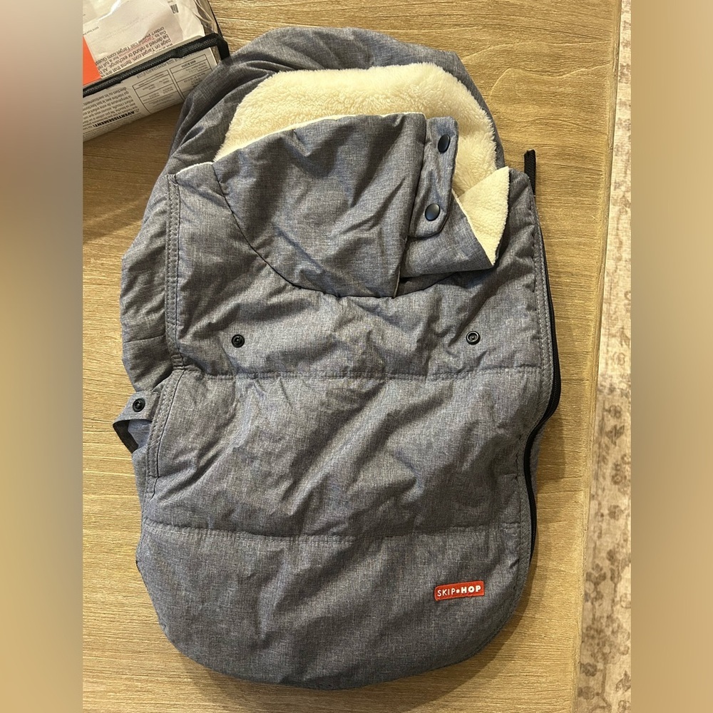 Skip Hop Gray Car Seat Cover with Cream Interior